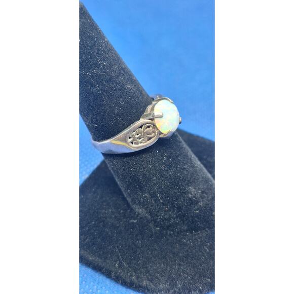 Round Cut Pearl White Opal Ring- 925 Sterling Silver- 7.75 - Picture 6 of 10